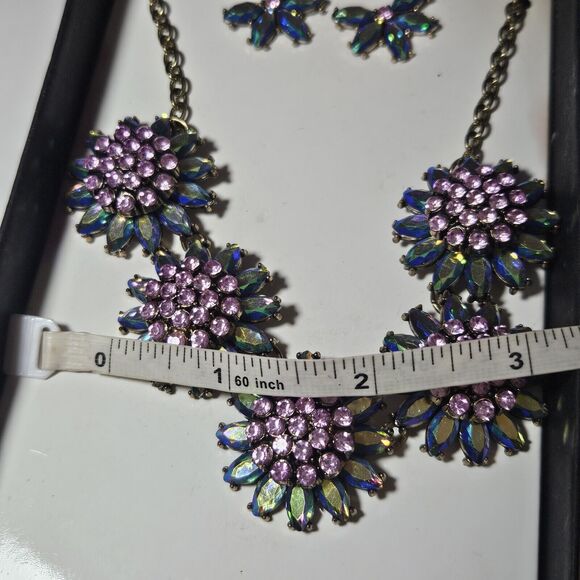 **Final Sale** K&M Accessories Costume Jewelry Necklace Earrings Box Set - Picture 5 of 11